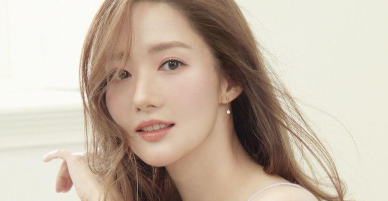 Park Min Young denies involvement in illegal activities 